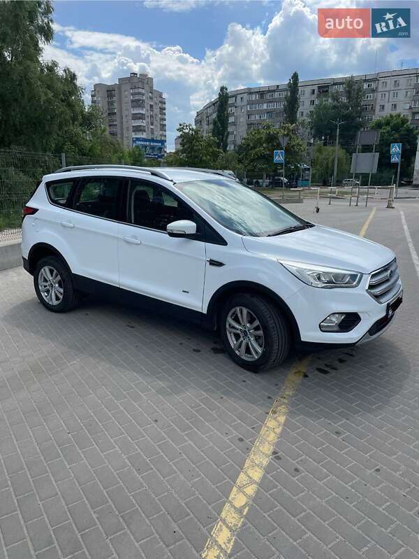 Внедорожник / Кроссовер Ford Kuga 2018 в Сумах