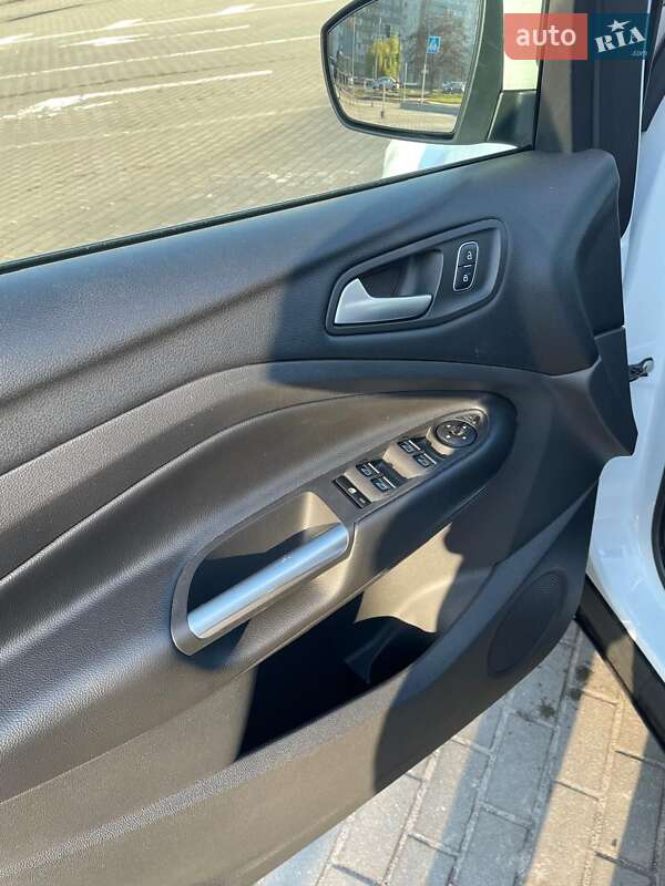 Внедорожник / Кроссовер Ford Kuga 2018 в Сумах