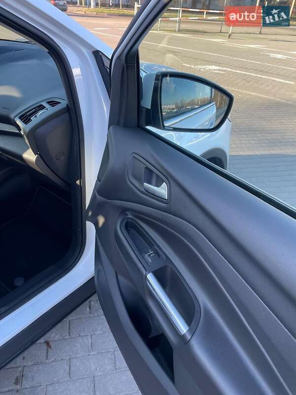 Внедорожник / Кроссовер Ford Kuga 2018 в Сумах