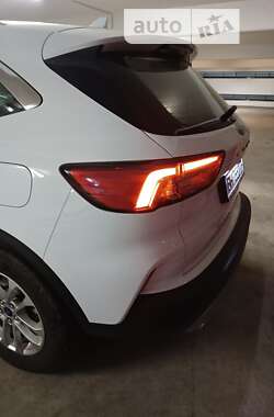 Внедорожник / Кроссовер Ford Kuga 2022 в 