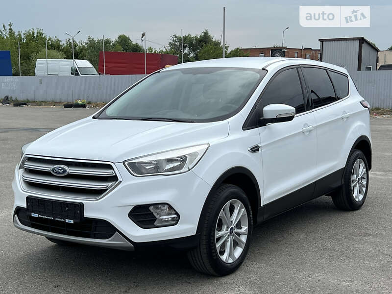 Позашляховик / Кросовер Ford Kuga 2017 в Києві