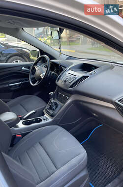Внедорожник / Кроссовер Ford Kuga 2014 в 