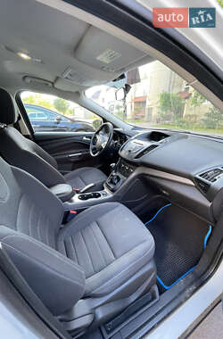 Внедорожник / Кроссовер Ford Kuga 2014 в 