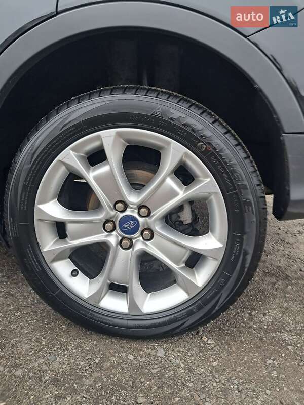 Внедорожник / Кроссовер Ford Kuga 2013 в Тернополе