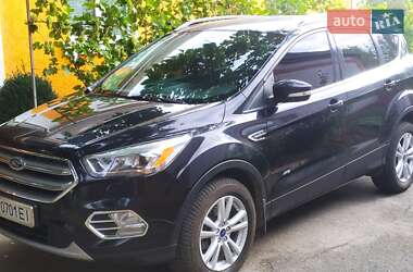 Внедорожник / Кроссовер Ford Kuga 2016 в Малой Виске