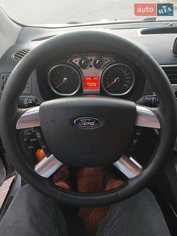 Внедорожник / Кроссовер Ford Kuga 2011 в Буче