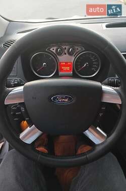 Внедорожник / Кроссовер Ford Kuga 2011 в 