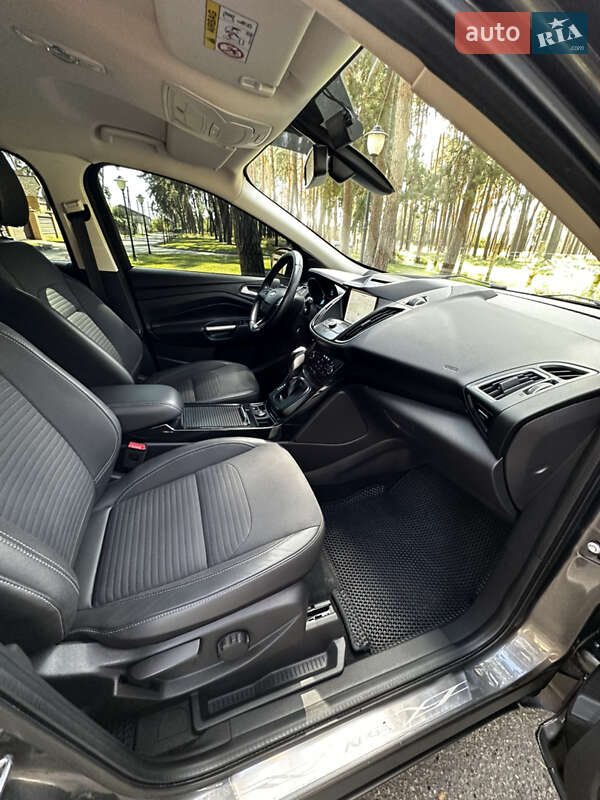 Внедорожник / Кроссовер Ford Kuga 2019 в Чернигове