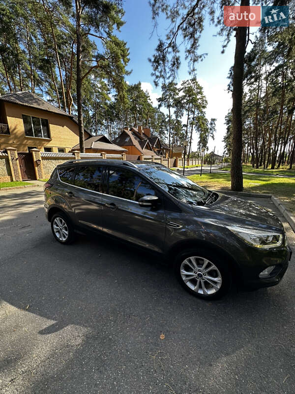 Внедорожник / Кроссовер Ford Kuga 2019 в Чернигове