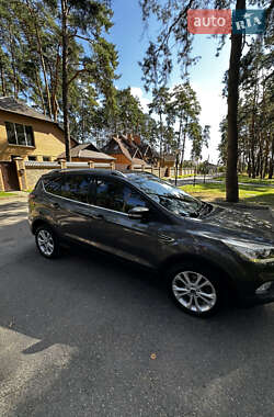 Внедорожник / Кроссовер Ford Kuga 2019 в 