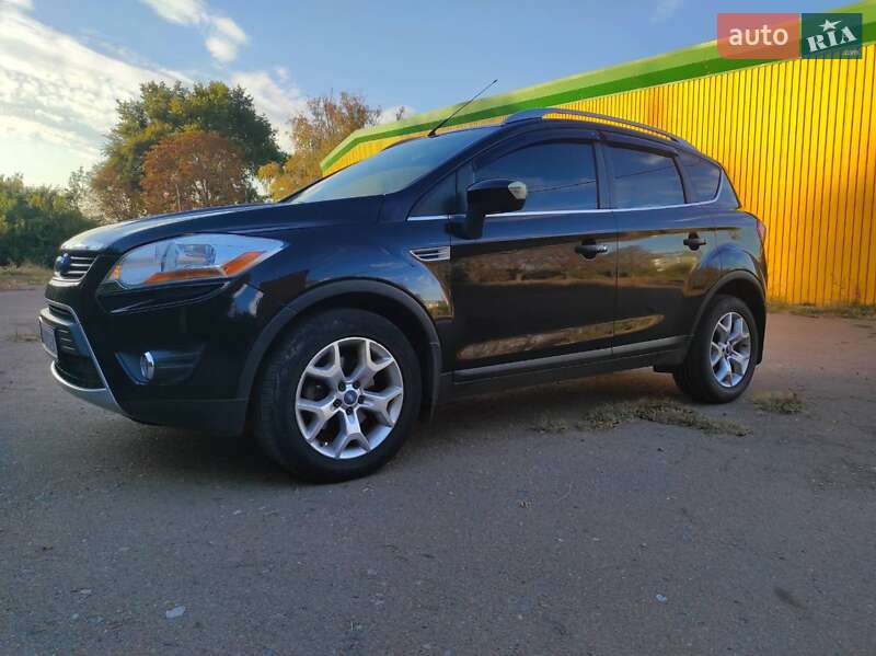 Внедорожник / Кроссовер Ford Kuga 2010 в Сребном