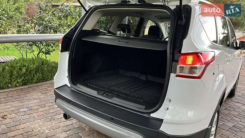 Внедорожник / Кроссовер Ford Kuga 2016 в Киеве