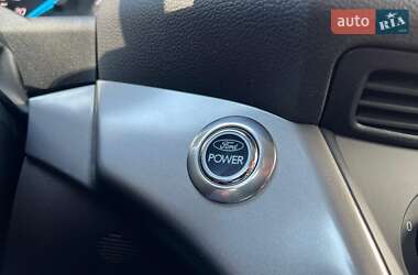 Внедорожник / Кроссовер Ford Kuga 2013 в 