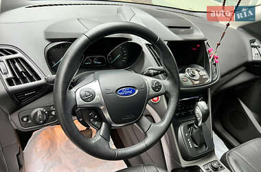 Внедорожник / Кроссовер Ford Kuga 2016 в 