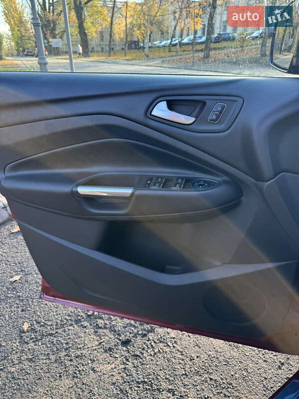 Позашляховик / Кросовер Ford Kuga 2019 в Києві