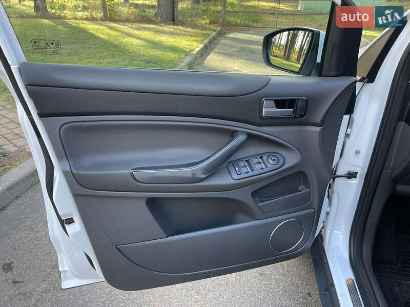 Внедорожник / Кроссовер Ford Kuga 2012 в Чернигове