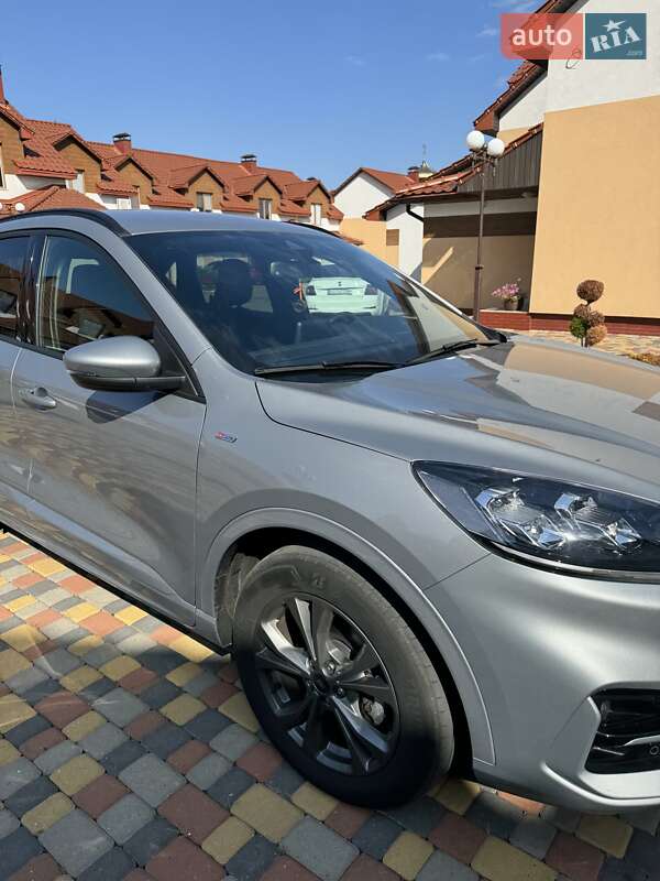 Внедорожник / Кроссовер Ford Kuga 2021 в Тячеве