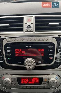 Внедорожник / Кроссовер Ford Kuga 2012 в 