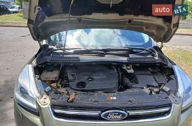Внедорожник / Кроссовер Ford Kuga 2013 в 