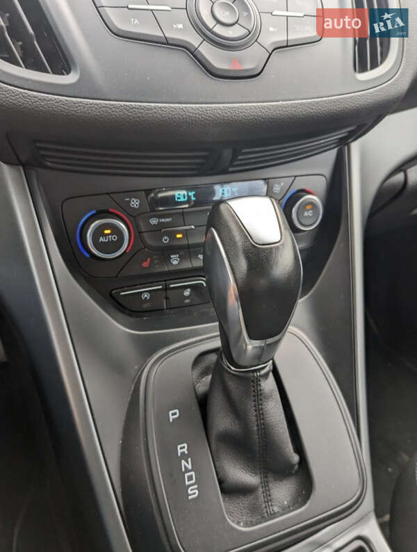 Позашляховик / Кросовер Ford Kuga 2017 в Чернівцях