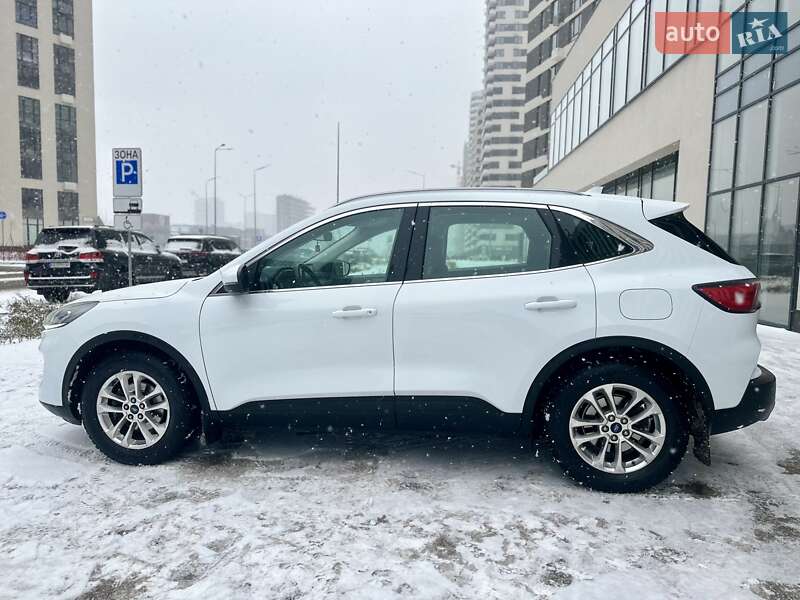 Внедорожник / Кроссовер Ford Kuga 2020 в Ирпене