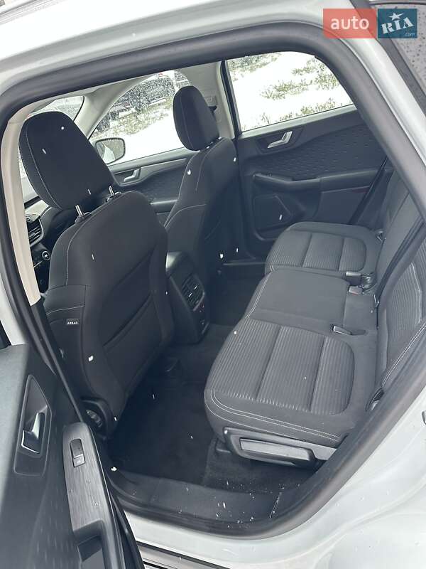 Внедорожник / Кроссовер Ford Kuga 2020 в Ирпене