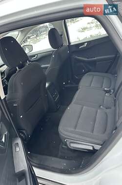 Позашляховик / Кросовер Ford Kuga 2020 в 