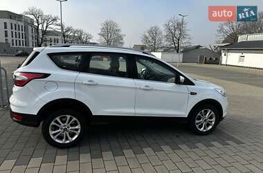 Позашляховик / Кросовер Ford Kuga 2019 в Львові