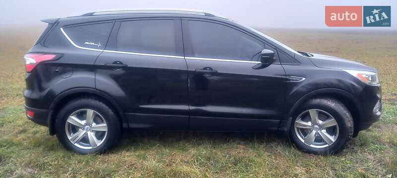 Внедорожник / Кроссовер Ford Kuga 2017 в Крыжополе