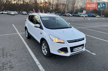 Позашляховик / Кросовер Ford Kuga 2015 в 