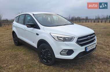 Позашляховик / Кросовер Ford Kuga 2017 в Києві