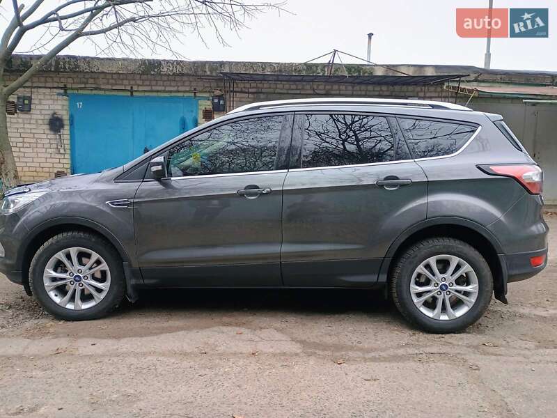 Внедорожник / Кроссовер Ford Kuga 2019 в Южноукраинске