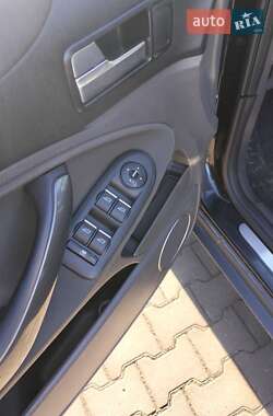 Внедорожник / Кроссовер Ford Kuga 2010 в 