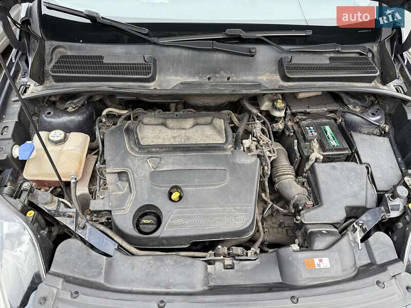 Внедорожник / Кроссовер Ford Kuga 2011 в 