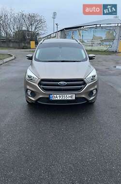 Внедорожник / Кроссовер Ford Kuga 2019 в 