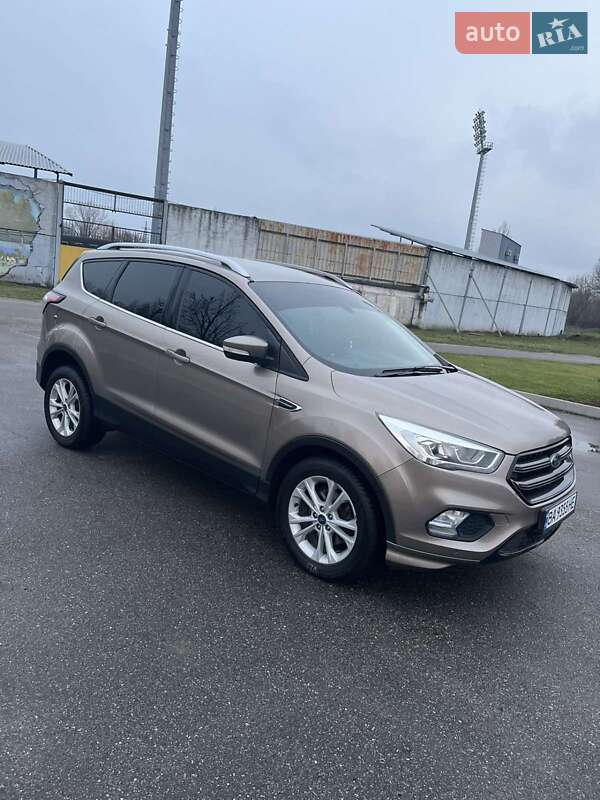 Позашляховик / Кросовер Ford Kuga 2019 в Олександрії