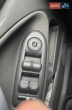 Внедорожник / Кроссовер Ford Kuga 2011 в 
