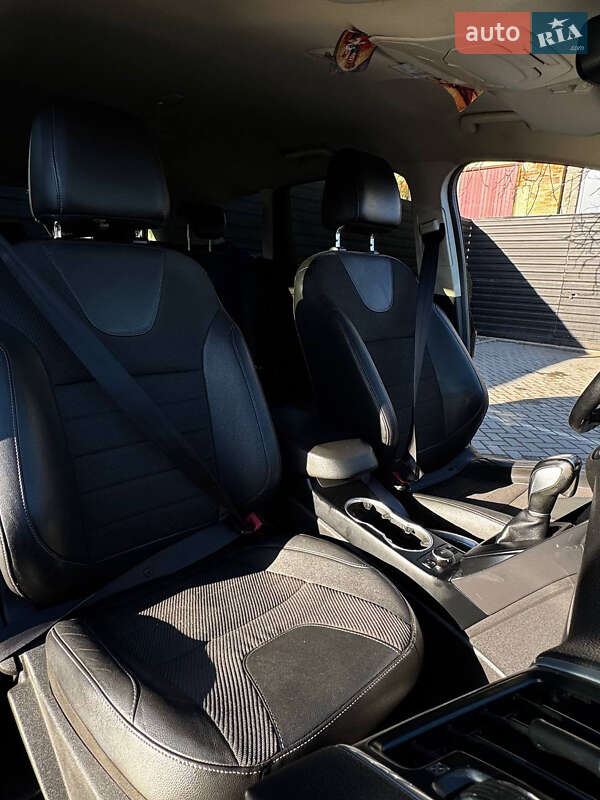 Внедорожник / Кроссовер Ford Kuga 2013 в Ивано-Франковске