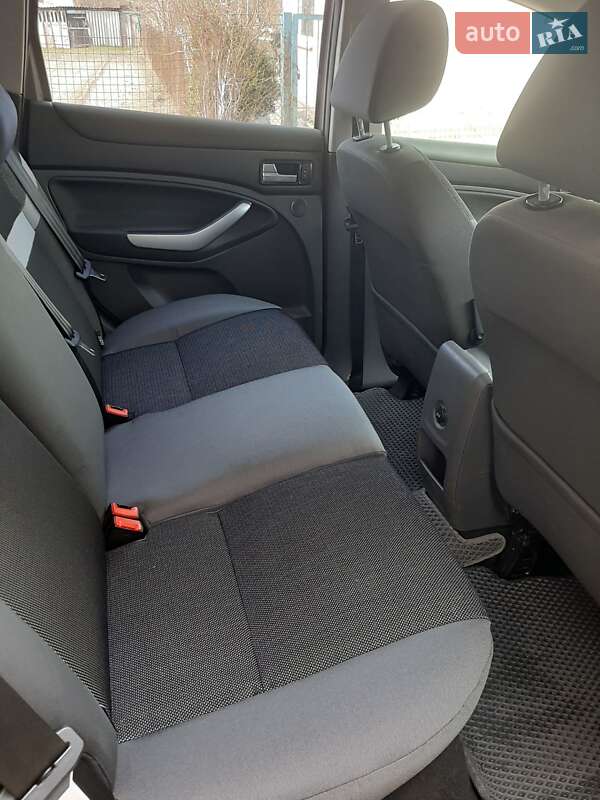 Внедорожник / Кроссовер Ford Kuga 2012 в Вараше фото 5 Внедорожник / Кроссовер Ford Kuga 2012 в Вараше