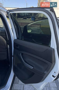 Внедорожник / Кроссовер Ford Kuga 2012 в 