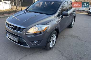 Внедорожник / Кроссовер Ford Kuga 2012 в Ружине