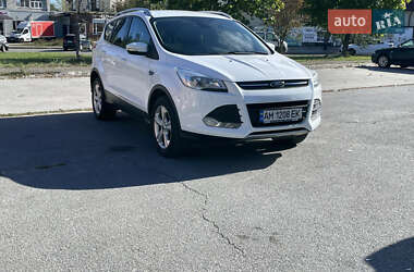 Внедорожник / Кроссовер Ford Kuga 2015 в 