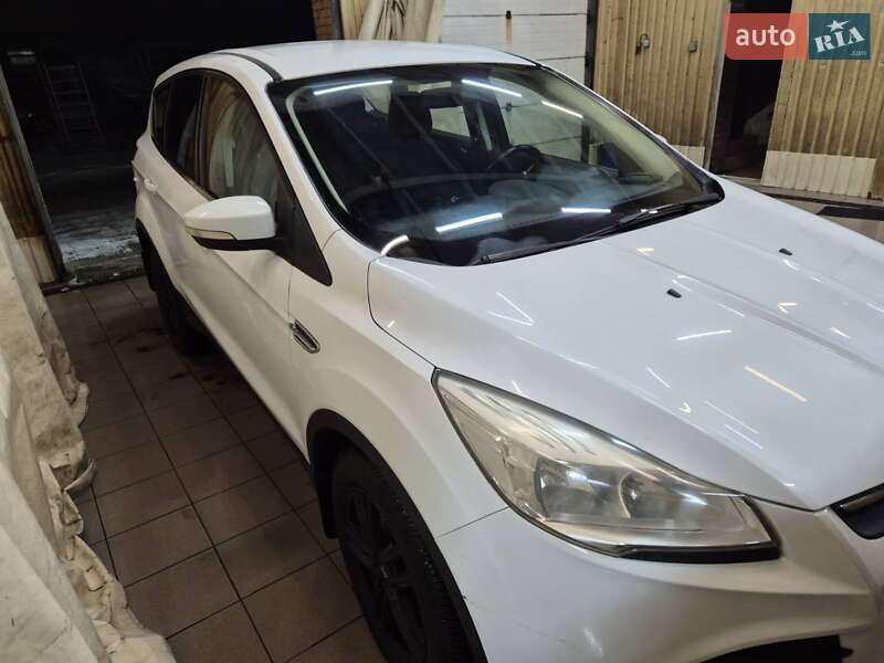 Позашляховик / Кросовер Ford Kuga 2014 в Києві