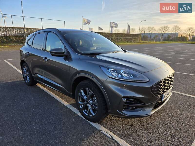 Внедорожник / Кроссовер Ford Kuga 2023 в 