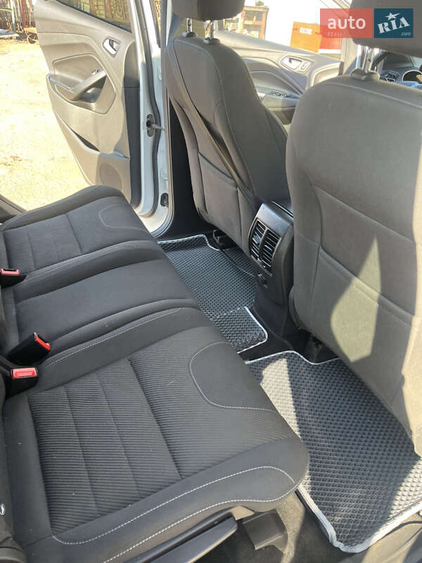 Внедорожник / Кроссовер Ford Kuga 2015 в Ирпене
