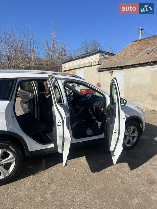 Внедорожник / Кроссовер Ford Kuga 2015 в Ирпене
