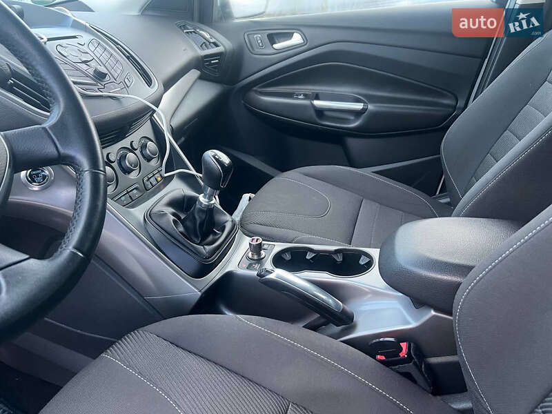 Внедорожник / Кроссовер Ford Kuga 2016 в Ивано-Франковске