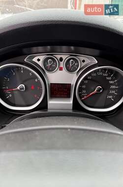 Позашляховик / Кросовер Ford Kuga 2011 в 