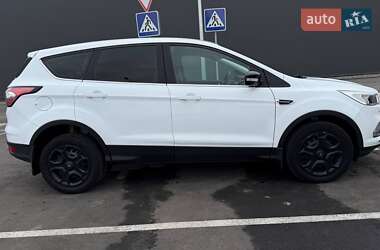 Внедорожник / Кроссовер Ford Kuga 2017 в Боярке