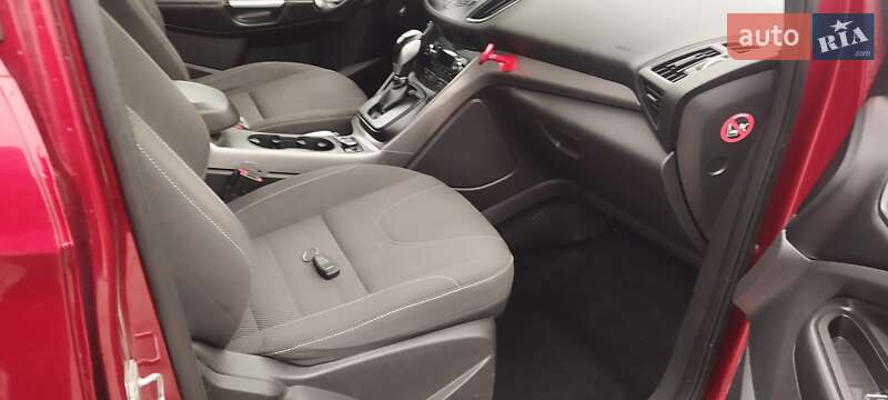 Внедорожник / Кроссовер Ford Kuga 2016 в Староконстантинове